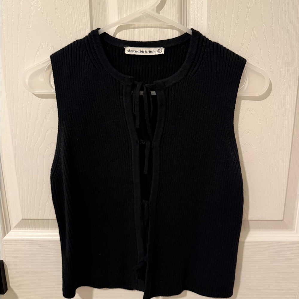 Abercrombie & Fitch Black Sleeveless Sweater Top